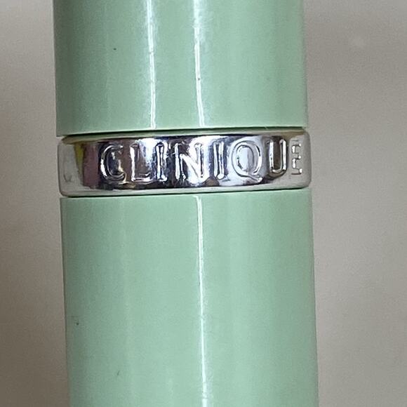 Clinique Long Lasting Soft Matte Lipstick Matte Magenta Pink Makeup - New - Picture 4 of 5